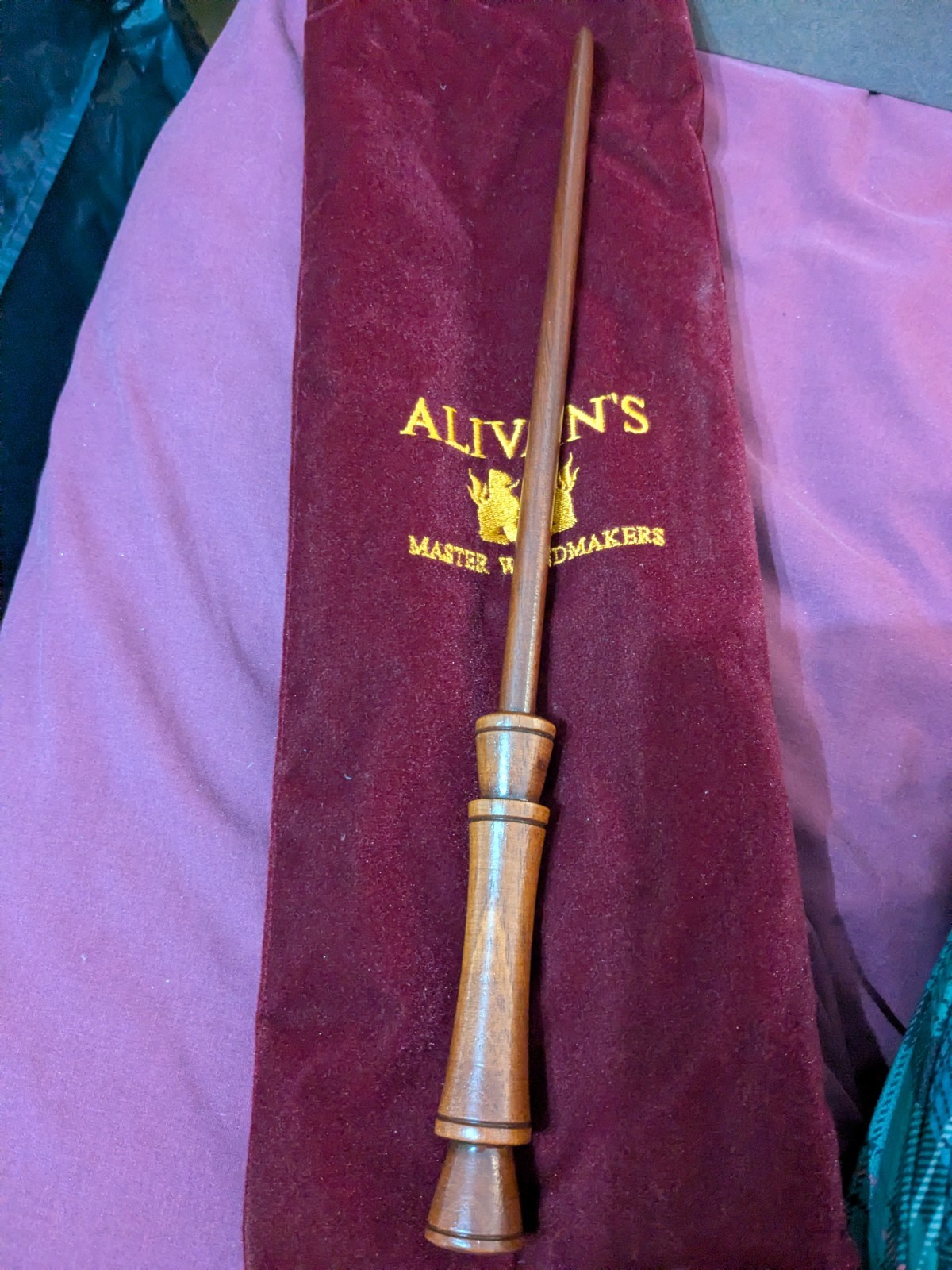Alivans mahogany wand, 14 inches Alivans mahogany wand, 14 inches