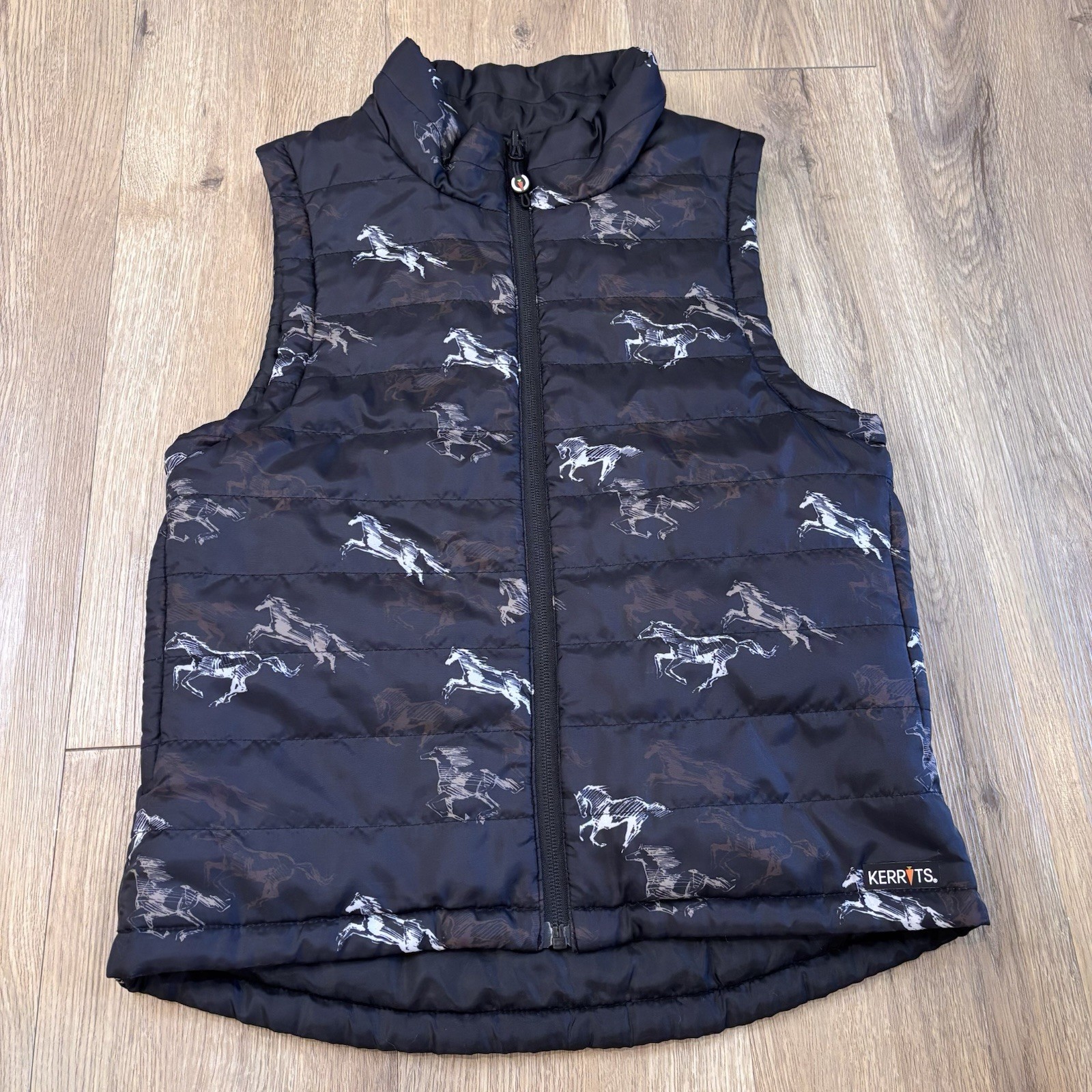 Kerrits Girls Reversible Quilted Lightweight Equestrian AOP Puffer Vest Black L Kerrits Girls Reversible Quilted Lightweight Equestrian AOP Puffer Vest Black L