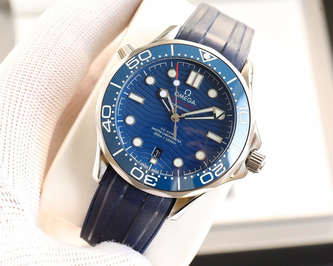 OMEGA Seamaster Diver 300M 42mm Blue Wave Dial Rubber Strap Dates “MOVIE PROP” OMEGA Seamaster Diver 300M 42mm Blue Wave Dial Rubber Strap Dates “MOVIE PROP”