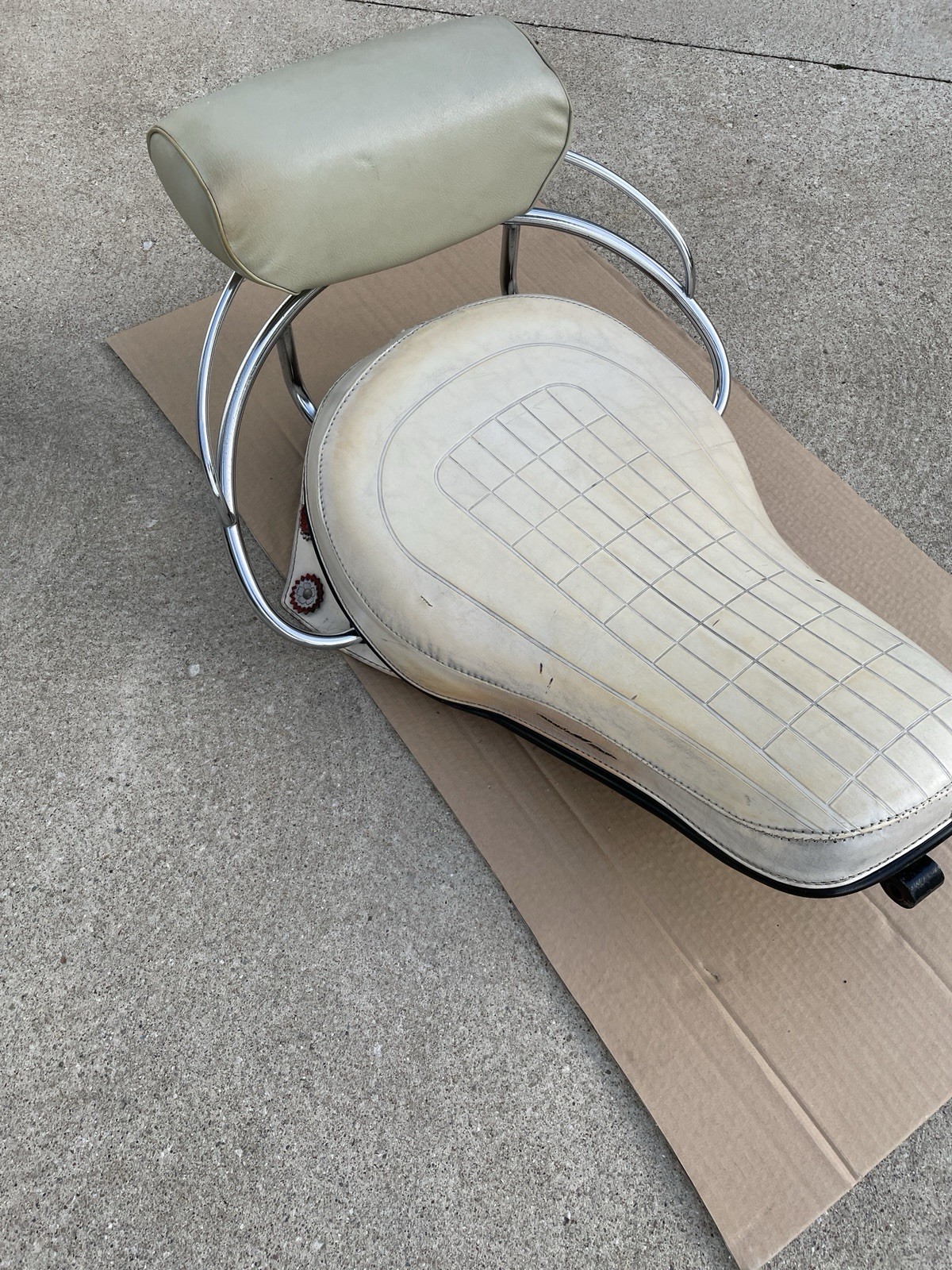 Vintage Panhead Knucklehead Seat Solo Buddy Seat Harley White Vintage Panhead Knucklehead Seat Solo Buddy Seat Harley White