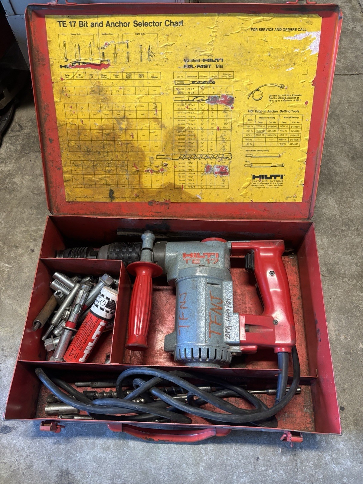 Hilti TE 17 Rotary Hammer Drill Vintage Electro-Pneumatic w/ Metal Case Hilti TE 17 Rotary Hammer Drill Vintage Electro-Pneumatic w/ Metal Case