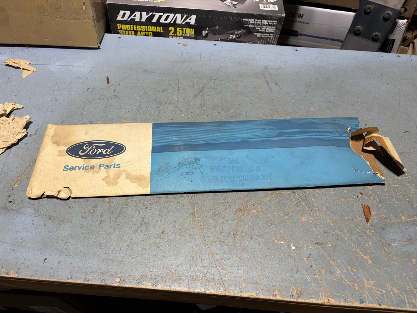 75 76 77 78 79 80 GRANADA NOS OEM FORD D5DZ-6620910-A SINGLE DOOR EDGE GUARD 75 76 77 78 79 80 GRANADA NOS OEM FORD D5DZ-6620910-A SINGLE DOOR EDGE GUARD