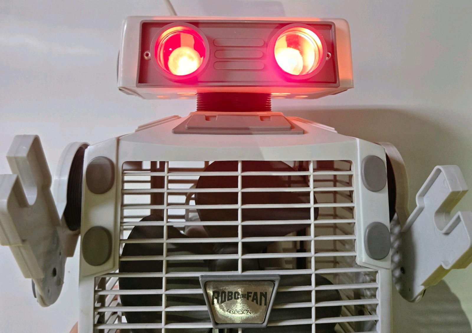 Vintage 1986 Robeson Robo The Fan Light Up Eyes Oscillating Robot Desk Fan CIB