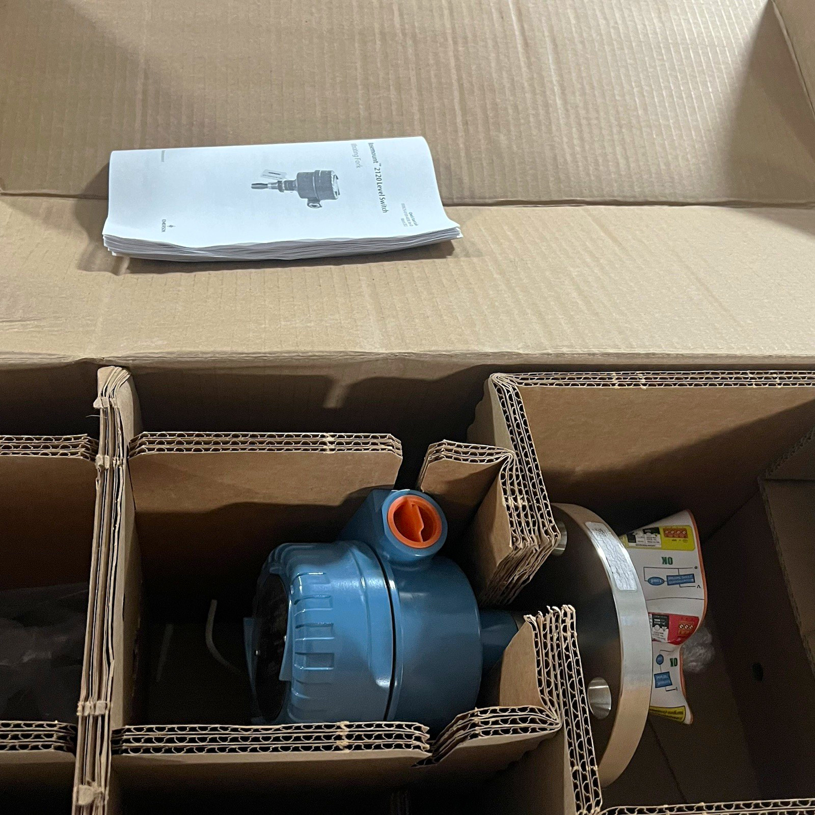 Rosemount 2120 Flanged Vibrating Fork Level Switch 2120D2GH1E5YE0038 New