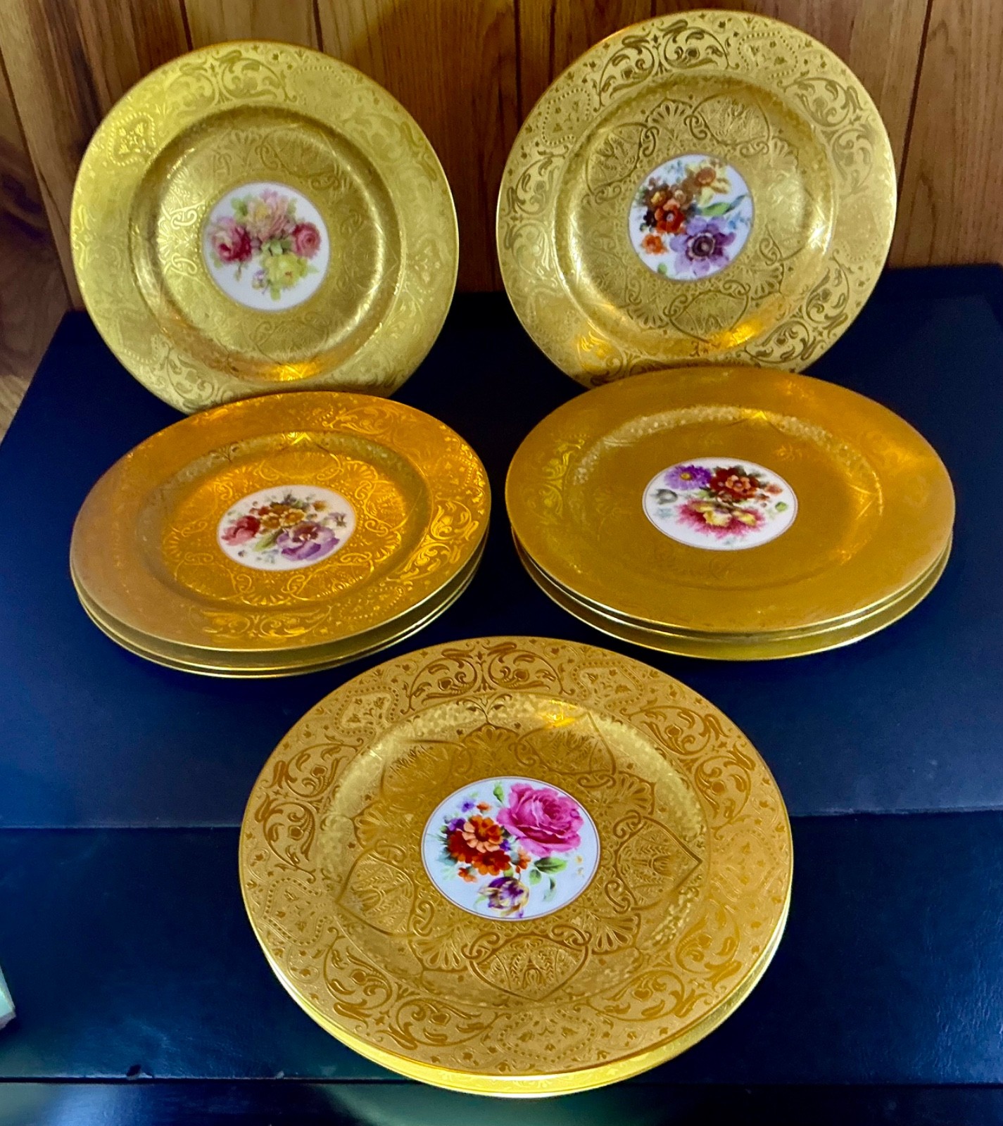 Set of 12 Antique Hutschenreuther Selb Bavaria Gold Encrusted Service Plates Set of 12 Antique Hutschenreuther Selb Bavaria Gold Encrusted Service Plates