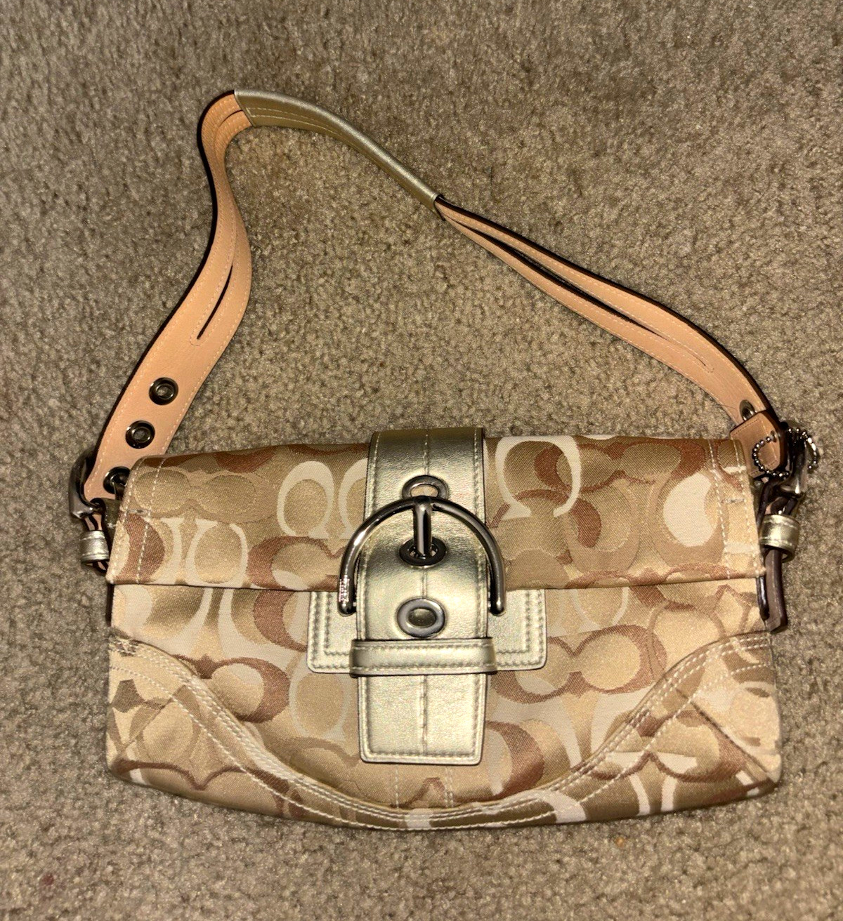 2000’s Coach Women\'s Vintage Soho Optic Shoulder Bag Gold 2000’s Coach Women\'s Vintage Soho Optic Shoulder Bag Gold