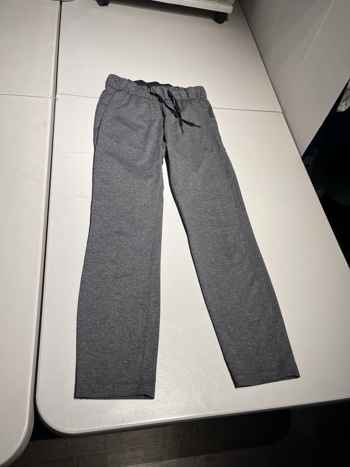 Lululemon Pants Women\'s 2 Gray Black On The Fly Gym Yoga Polyester 28.5\ Lululemon Pants Women\'s 2 Gray Black On The Fly Gym Yoga Polyester 28.5\