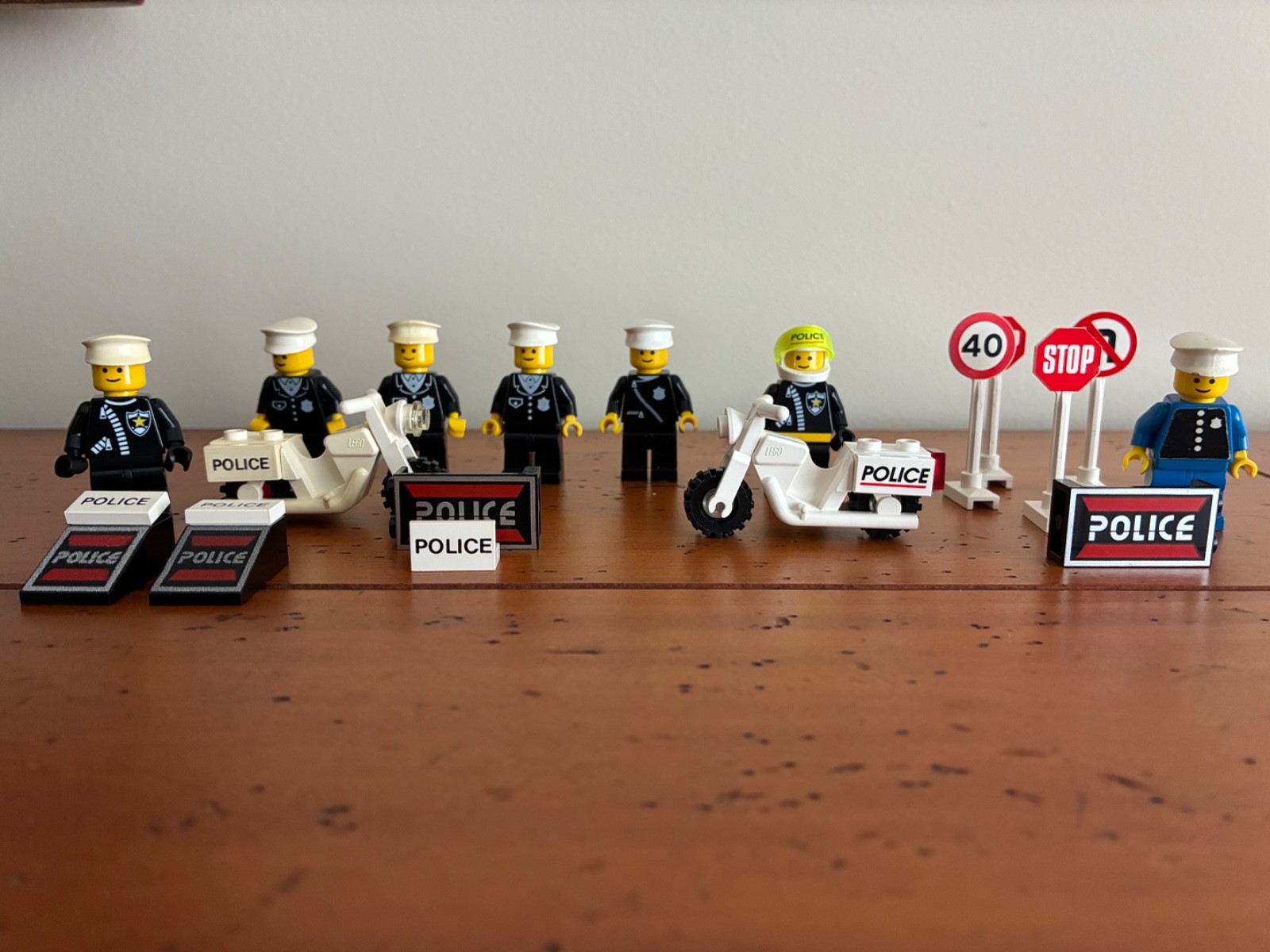 Vtg Lego Lot of Police Minifigs w/motorcycles, signs, etc. Vtg Lego Lot of Police Minifigs w/motorcycles, signs, etc.