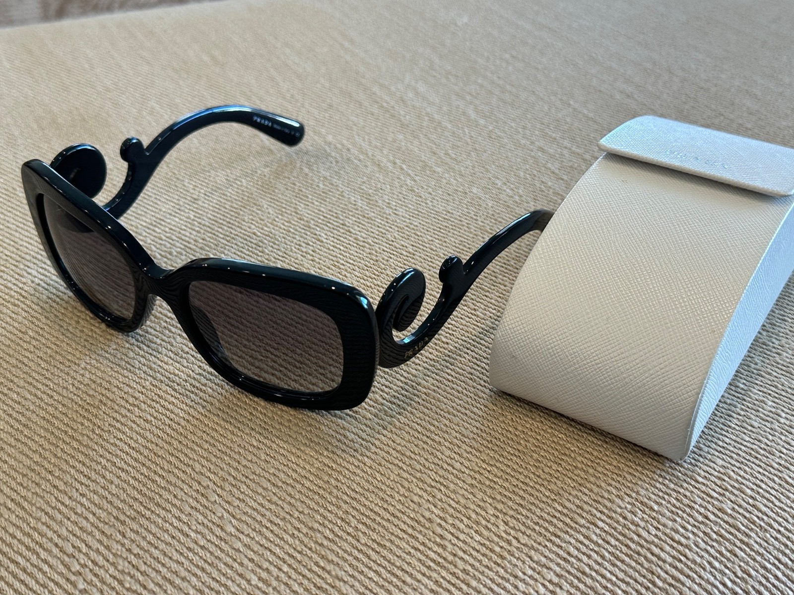 Authentic PRADA Baroque Sunglasses Black Grey Gradient SPR 27O PR27OS with Case