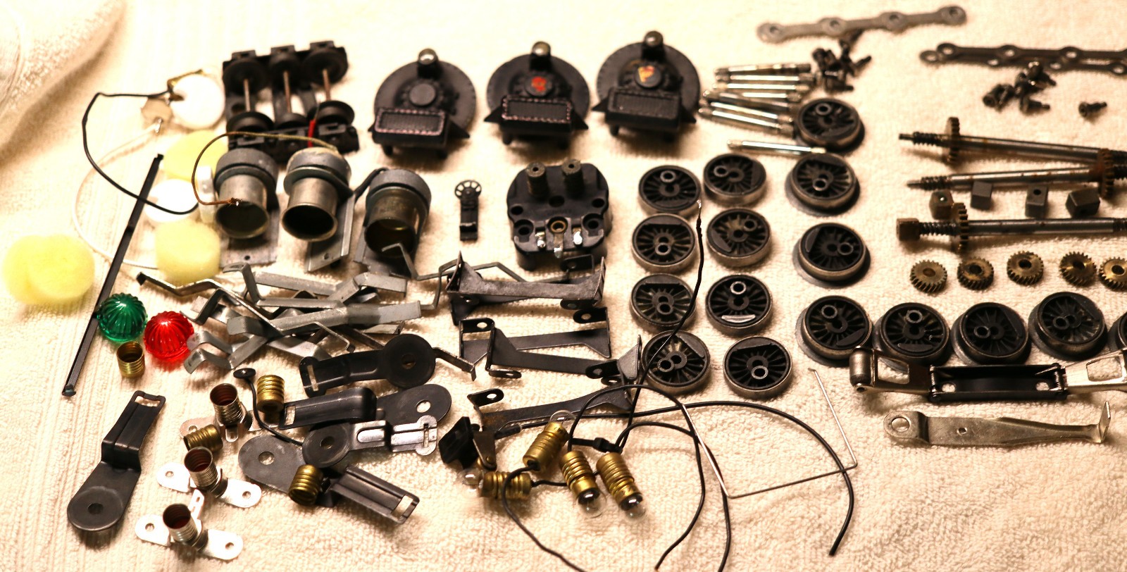 Large Lionel Postwar Small Parts Lot