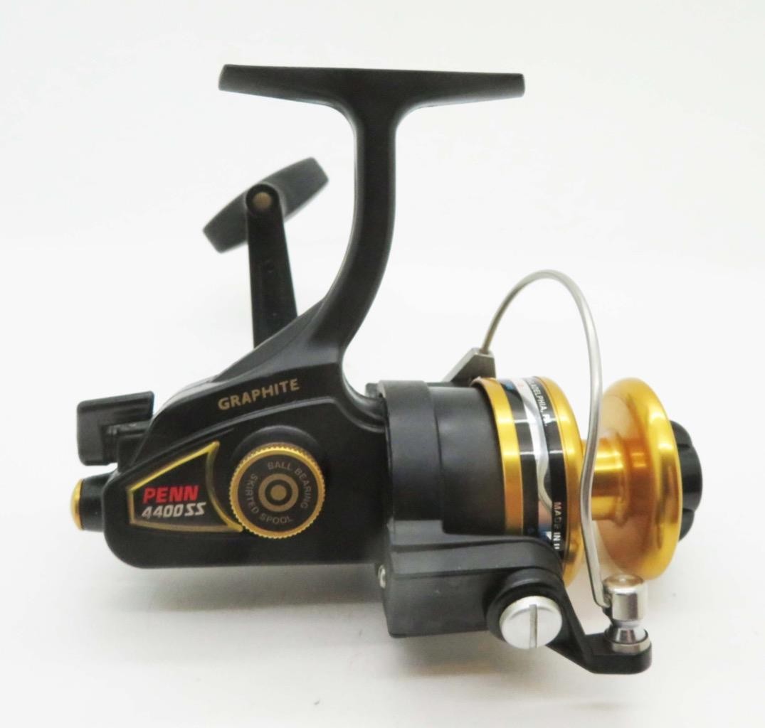 J51) VINTAGE PENN 4400SS SPINNING REEL VERY NICE