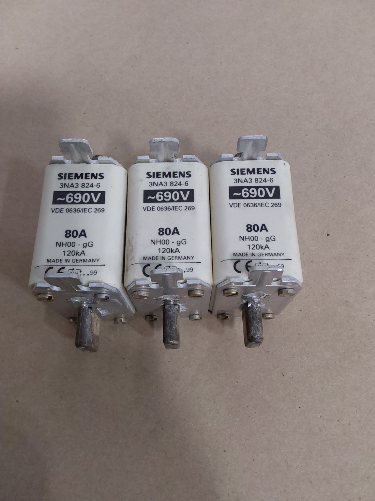 3pc Lot Siemens 3NA3 824-6 80A 690Vac. 3pc Lot Siemens 3NA3 824-6 80A 690Vac.