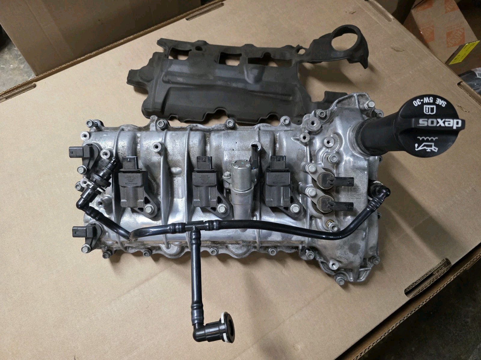 2020-2025 Cadillac XT6 Valve Cover with extra parts and hardware 3.6L OEM GM 2020-2025 Cadillac XT6 Valve Cover with extra parts and hardware 3.6L OEM GM