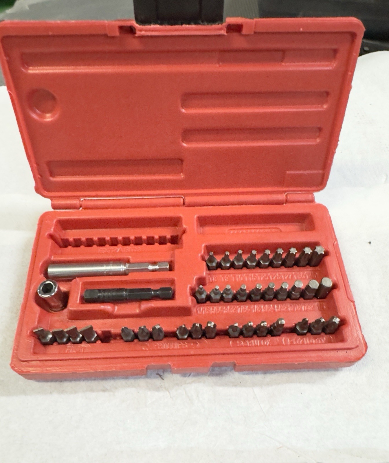 Snap-on SDM400A Magnetic Bit Set, 41Piece, With Case. Snap-on SDM400A Magnetic Bit Set, 41Piece, With Case.