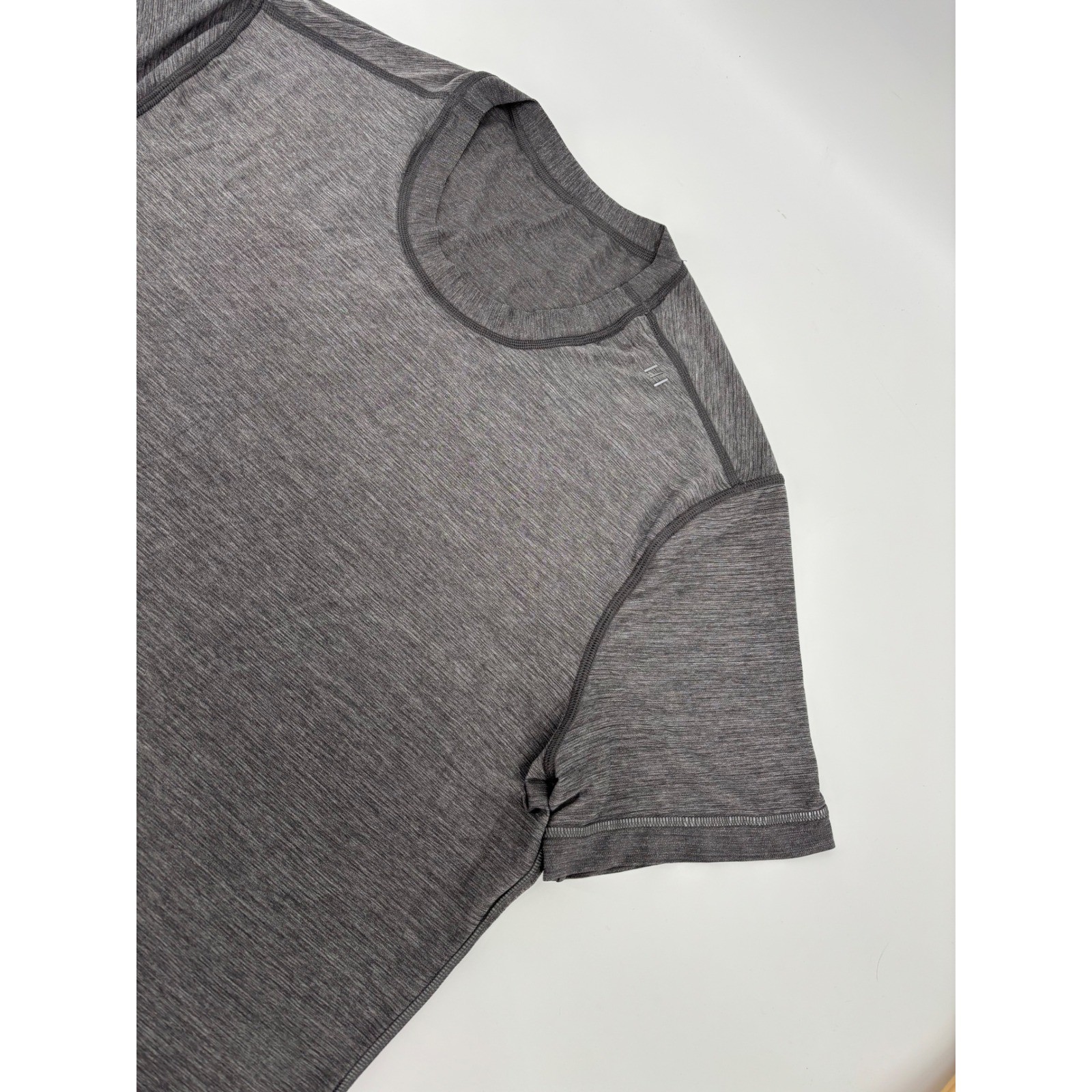 Lululemon Swiftly Tech Short Sleeve T-Shirt Grey Heathered Crew Neck Mens XL Lululemon Swiftly Tech Short Sleeve T-Shirt Grey Heathered Crew Neck Mens XL