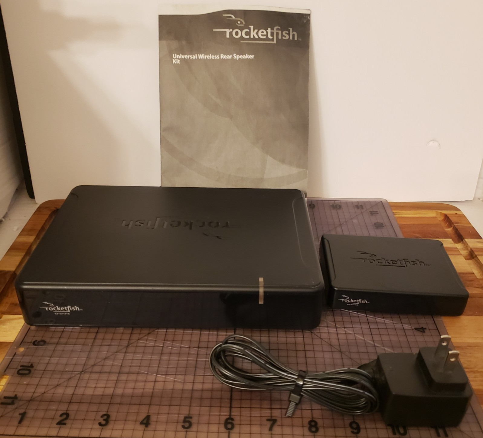 Rocketfish RF-WHTIB Sender/Receiver Universal Wireless Black Rear Speaker Kit Rocketfish RF-WHTIB Sender/Receiver Universal Wireless Black Rear Speaker Kit