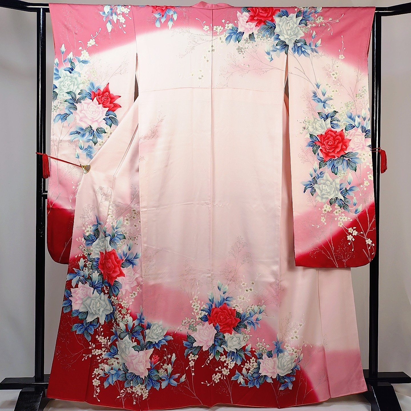 Vintage Japanese Silk Furisode Kimono – Pale Pink Floral, Gold & Silver