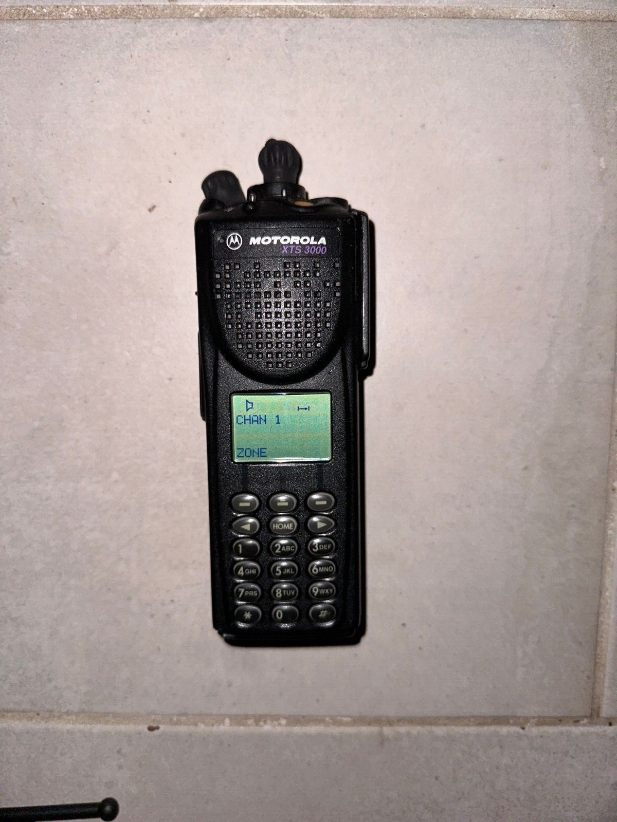Motorola XTS3000 III UHF 403-470 Mhz P25 Digital Portable Radio H09RDH9PW7BN Ham