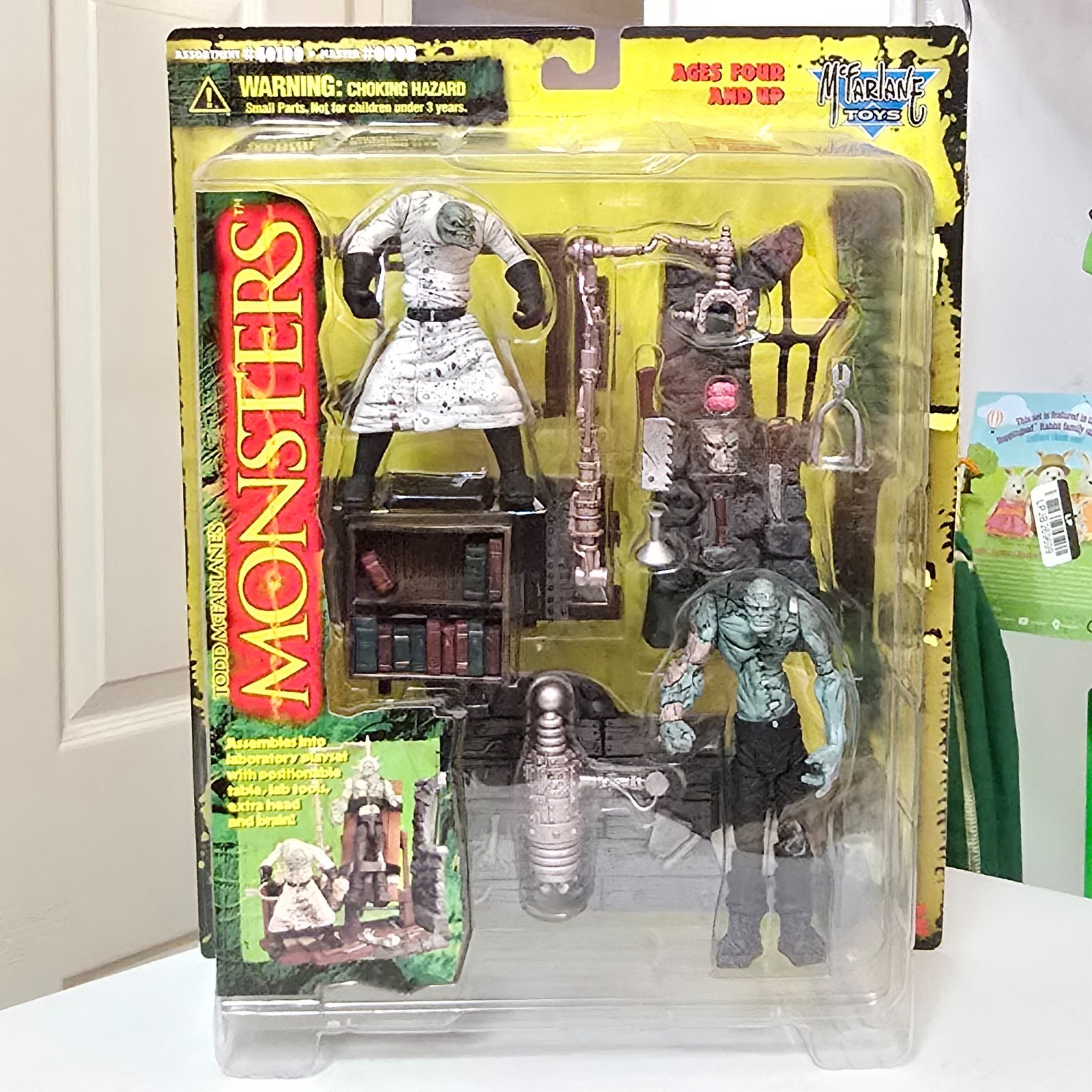 1997 McFarlane\'s Monsters Series 1 Frankenstein and monster Playset NIB Vintage