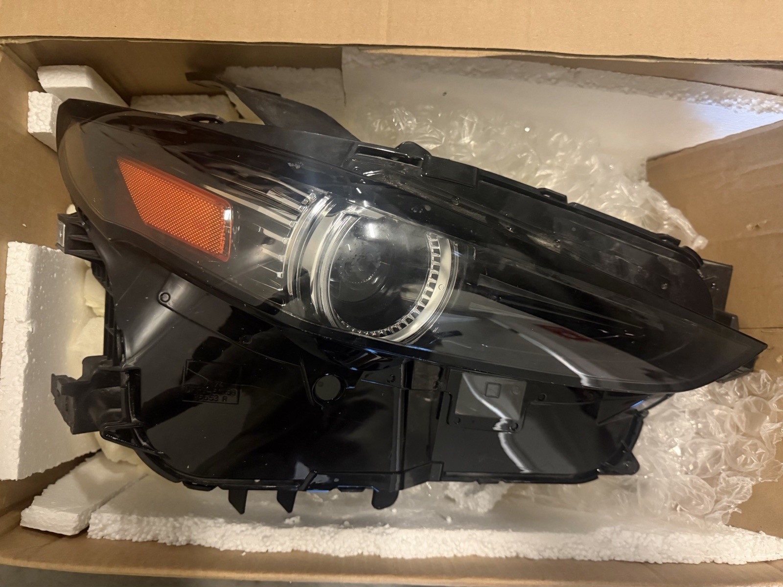 USED RIGHT HEADLIGHT MAZDA CX-30 2021-2023