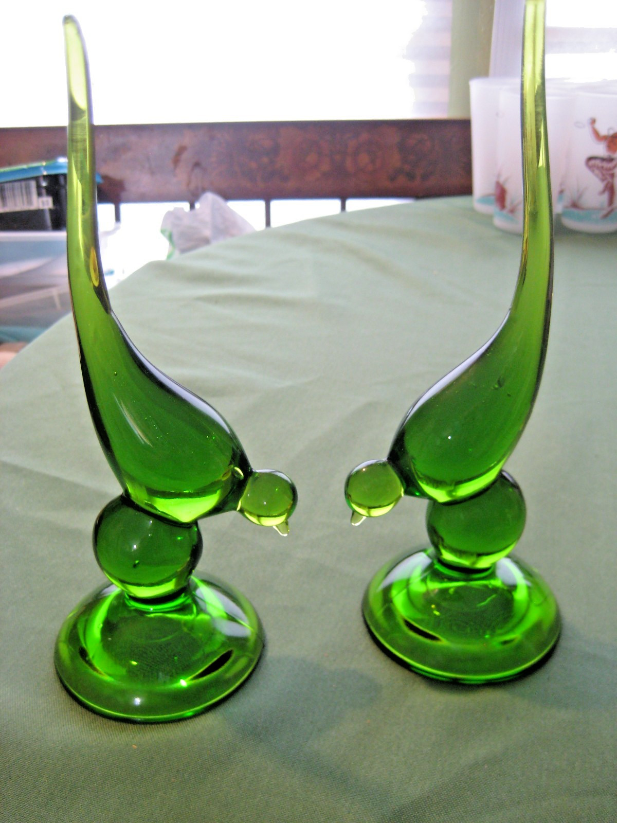 VINTAGE MCM VIKING AVOCADO GREEN TALL BIRDS GLASS PAIR, 8\ VINTAGE MCM VIKING AVOCADO GREEN TALL BIRDS GLASS PAIR, 8\
