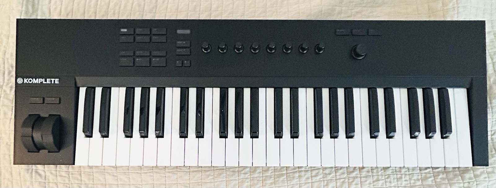 Native Instruments Komplete Kontrol A49 49-Key USB MIDI Keyboard Controller