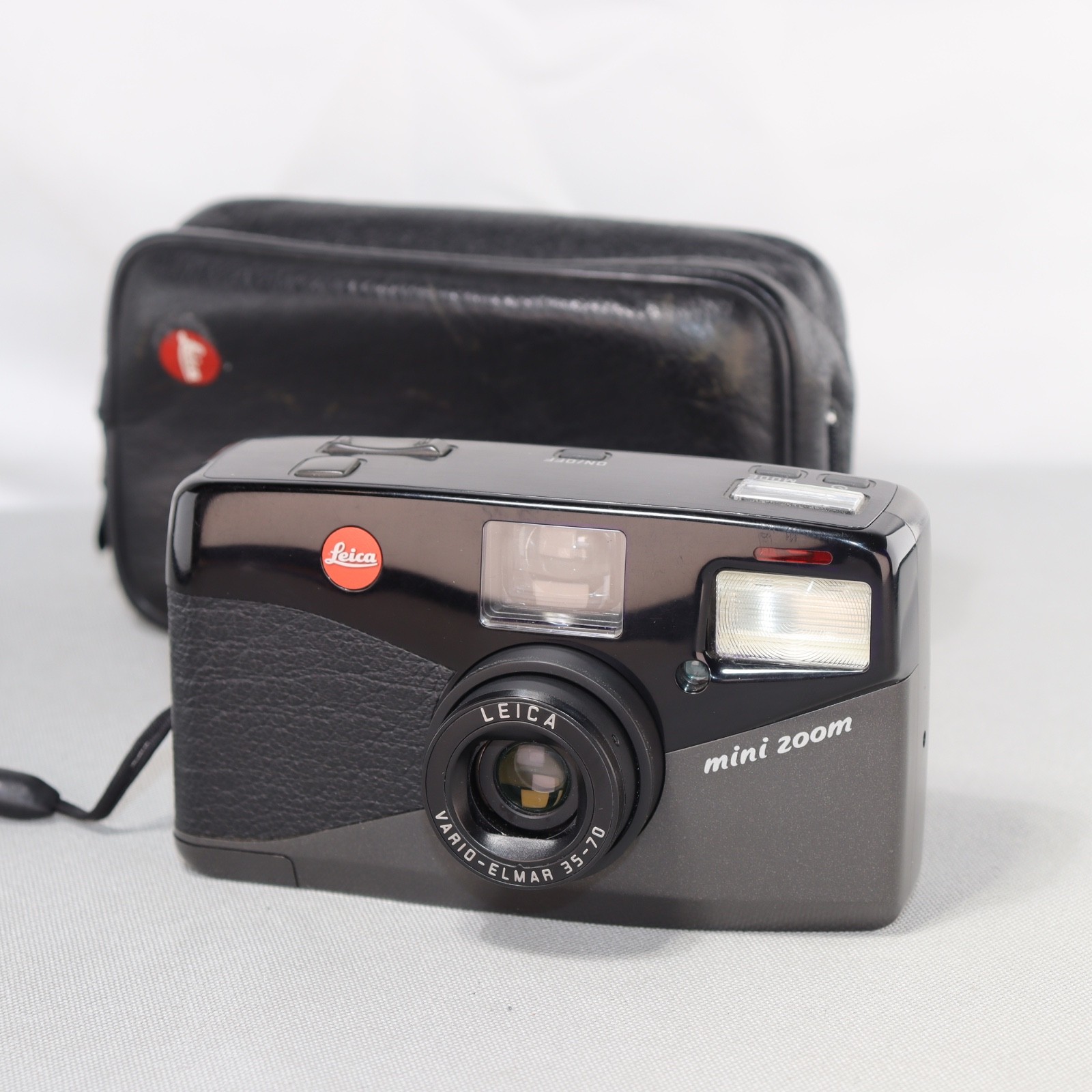 Leica Mini Zoom 35mm Film Camera Vario-Elmar 35-70mm Lens Black TESTED