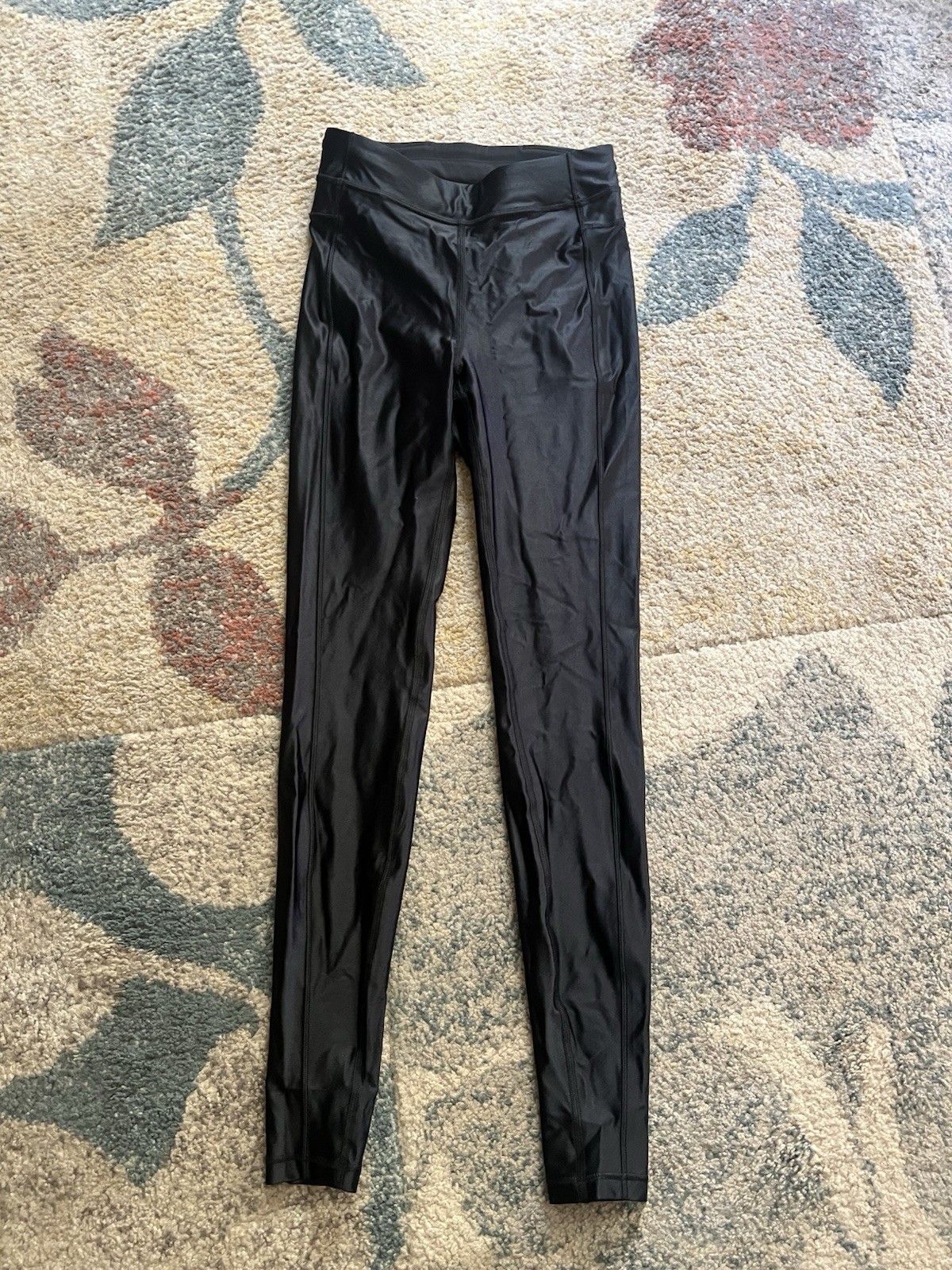 Women’s Lululemon Black Leggings Sz 4 Women’s Lululemon Black Leggings Sz 4