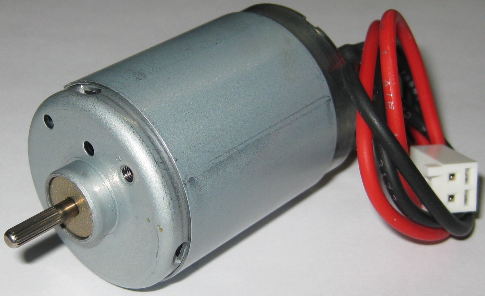 12 V - 1750 RPM - Slow Speed Electric DC Motor w/ Cable + Connector - High TQ 12 V - 1750 RPM - Slow Speed Electric DC Motor w/ Cable + Connector - High TQ