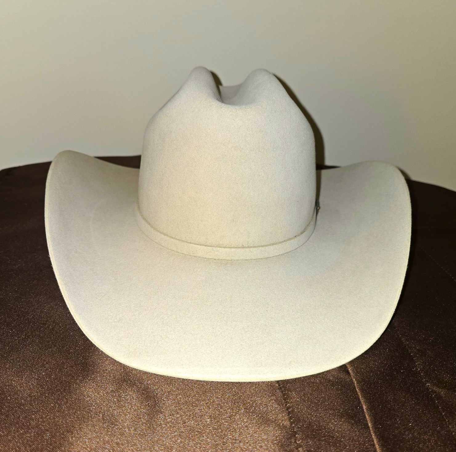Resistol Wilderness (CB) Silverbelly Western Cowboy Hat 7 1/2 4 1/4 Resistol Wilderness (CB) Silverbelly Western Cowboy Hat 7 1/2 4 1/4