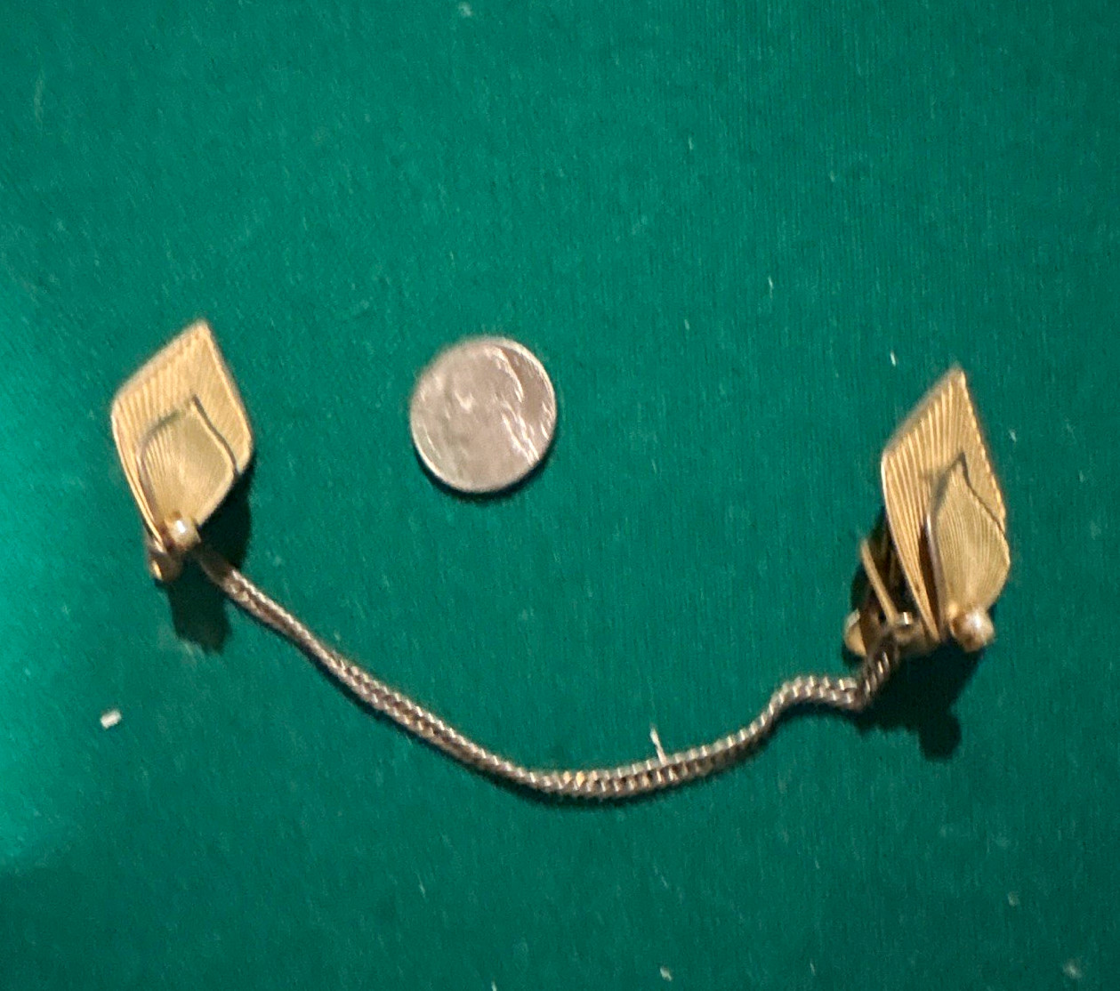 Vintage Gold Tone Leaf Clip-On Dangle Earrings with Safety Chain for Women Vintage Gold Tone Leaf Clip-On Dangle Earrings with Safety Chain for Women