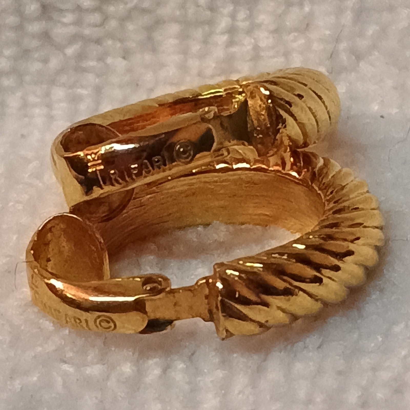 VINTAGE CROWN TRIFARI GOLD TONE TWISTED ROPE DESIGN CLIP ON HOOP EARRINGS SIGNED