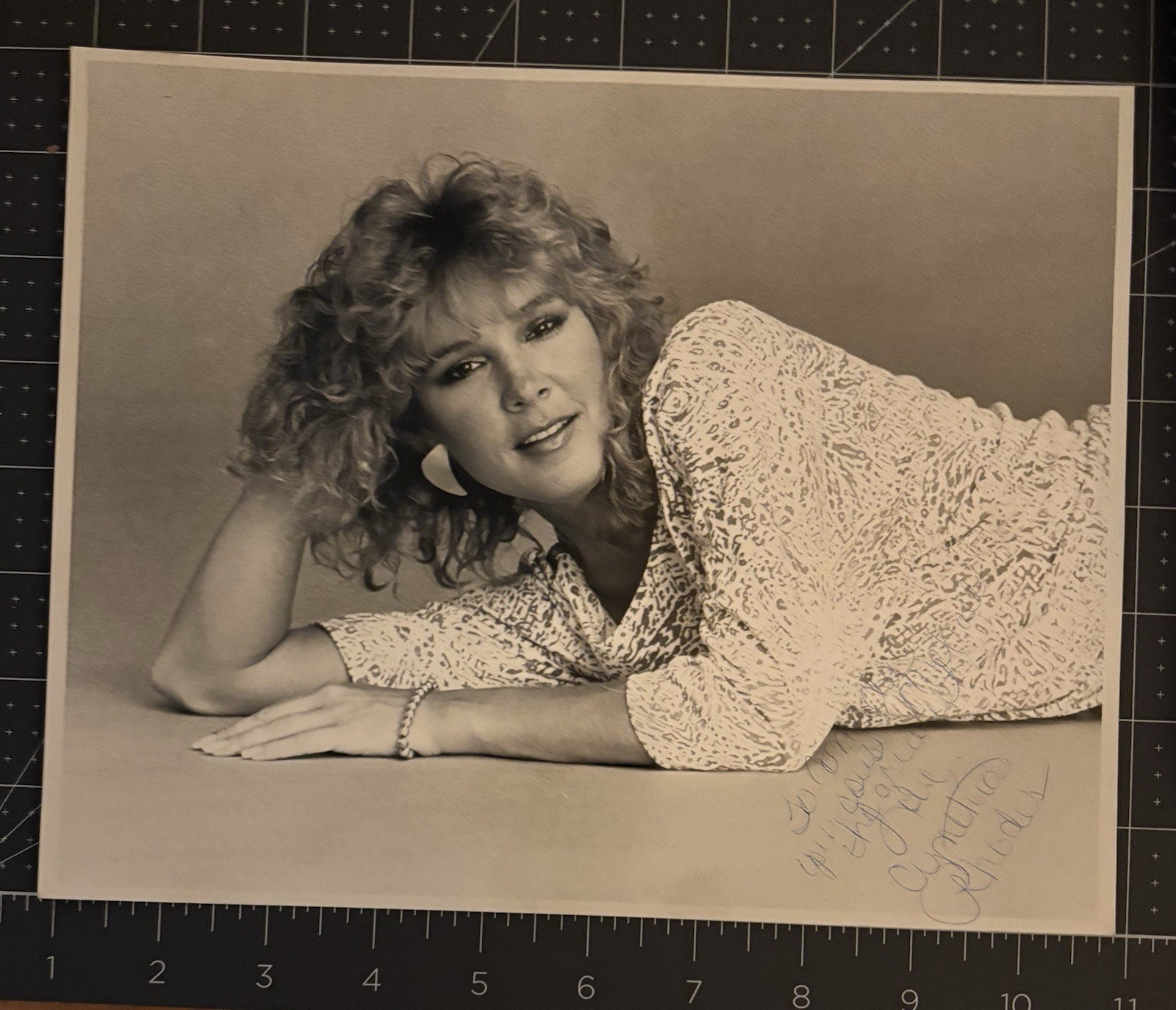 Original Cynthia Rhodes Signed Photograph Autograph Dirty Dancing Flashdance Original Cynthia Rhodes Signed Photograph Autograph Dirty Dancing Flashdance