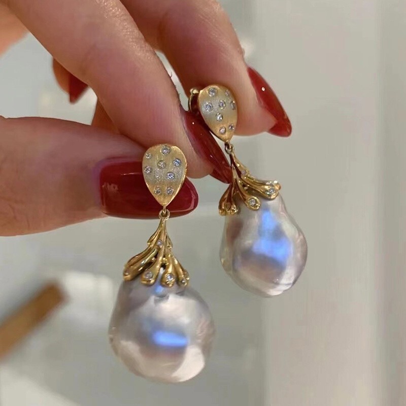 Gorgeous HUGE AAAA 11mm Natural South Sea White Baroque Pearl Earrings 925s..