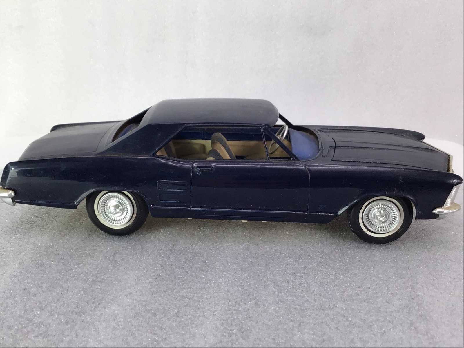 1/25 SCALE MODEL KIT AMT 1963 Buick Riviera Complete Except Engine