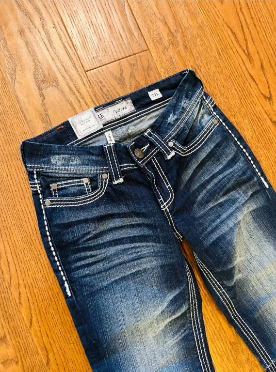 BKE Dark Indigo Bootcut Jeans with White Contrast Stitching - size 27 BKE Dark Indigo Bootcut Jeans with White Contrast Stitching - size 27