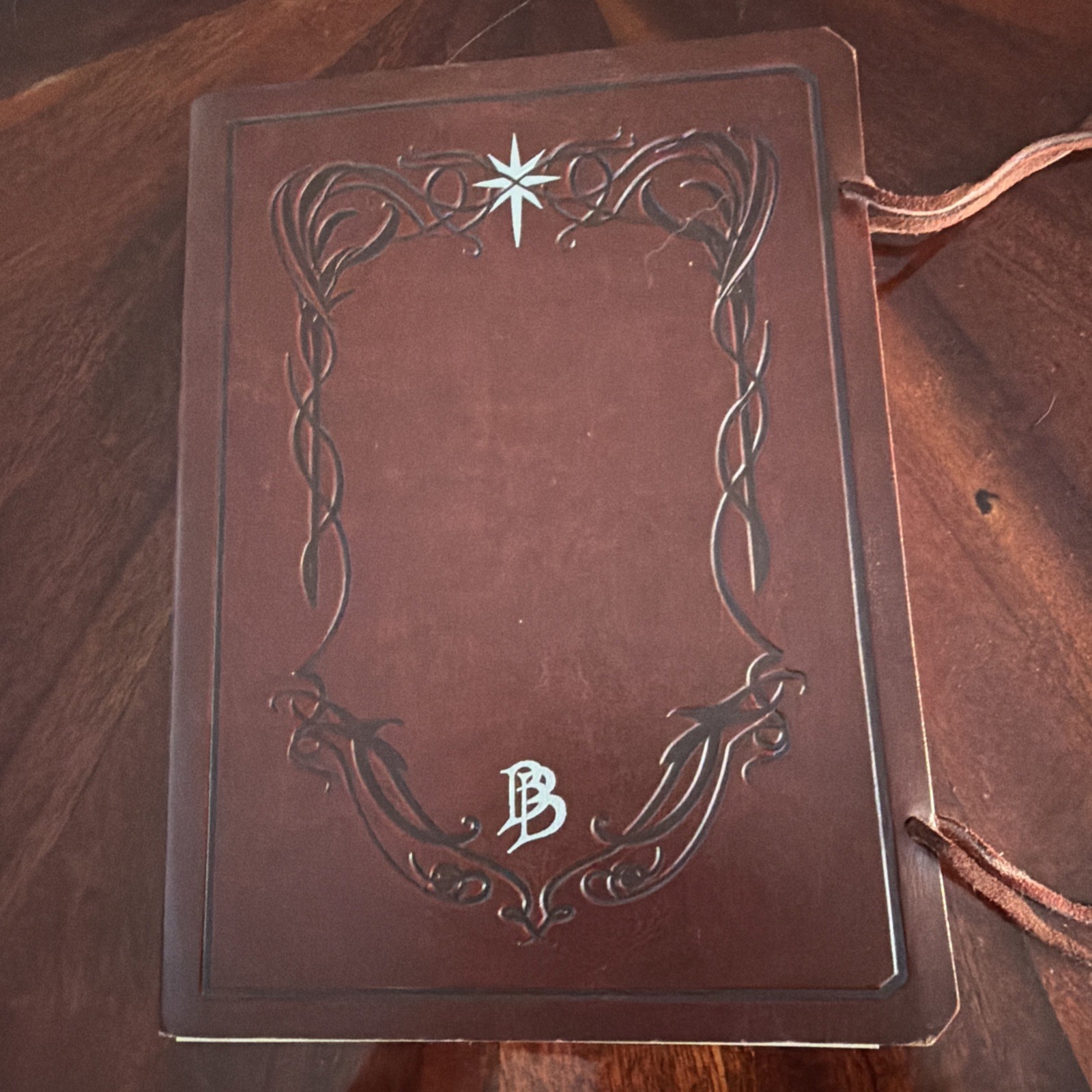 Bilbo's Leather Red Book of Westmarch Replica 2016 Middle-earth Ultimate Edition Bilbo's Leather Red Book of Westmarch Replica 2016 Middle-earth Ultimate Edition