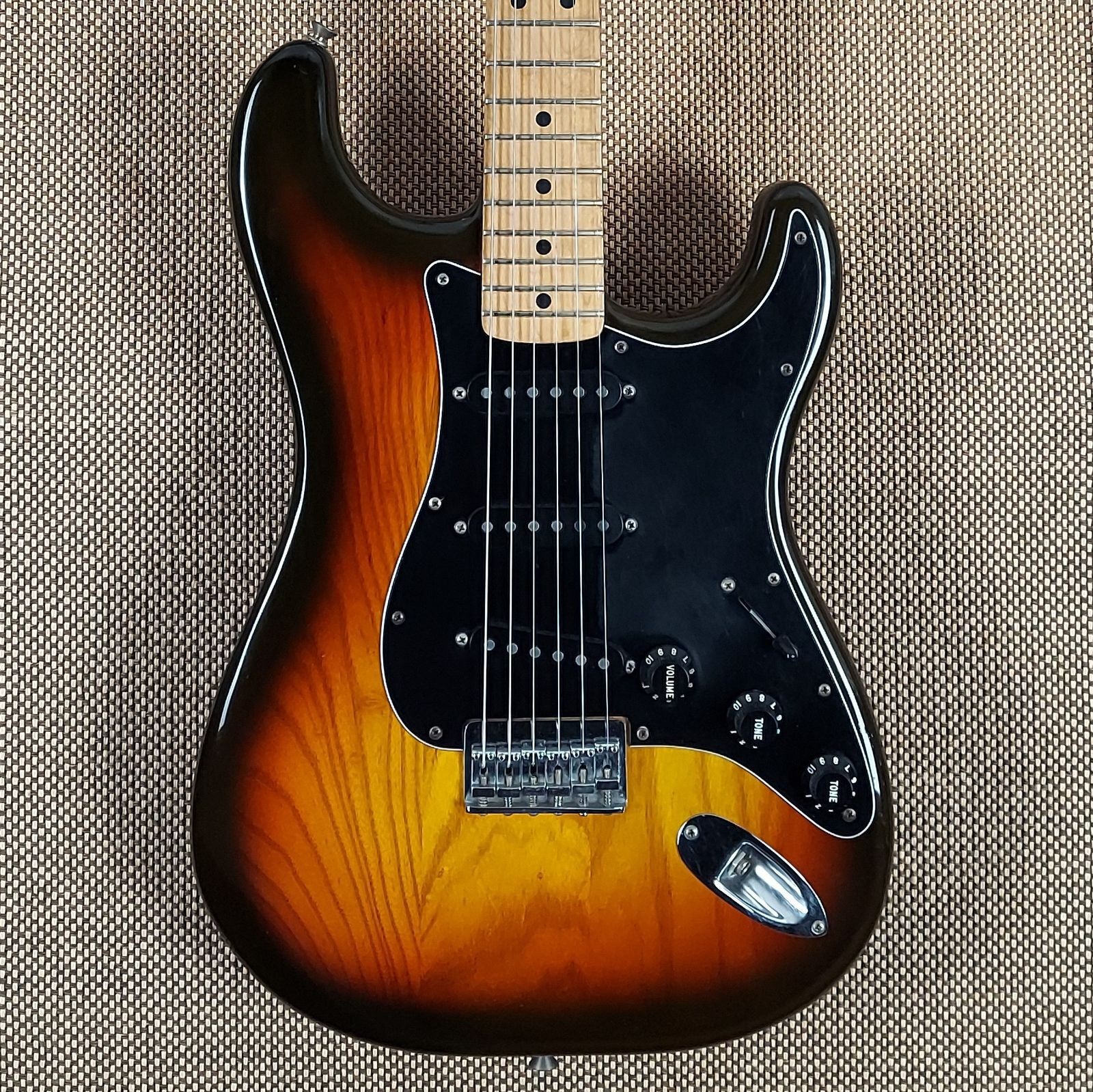 1982 Fender Stratocaster Hardtail Iconic Guitar Very Nice (185)