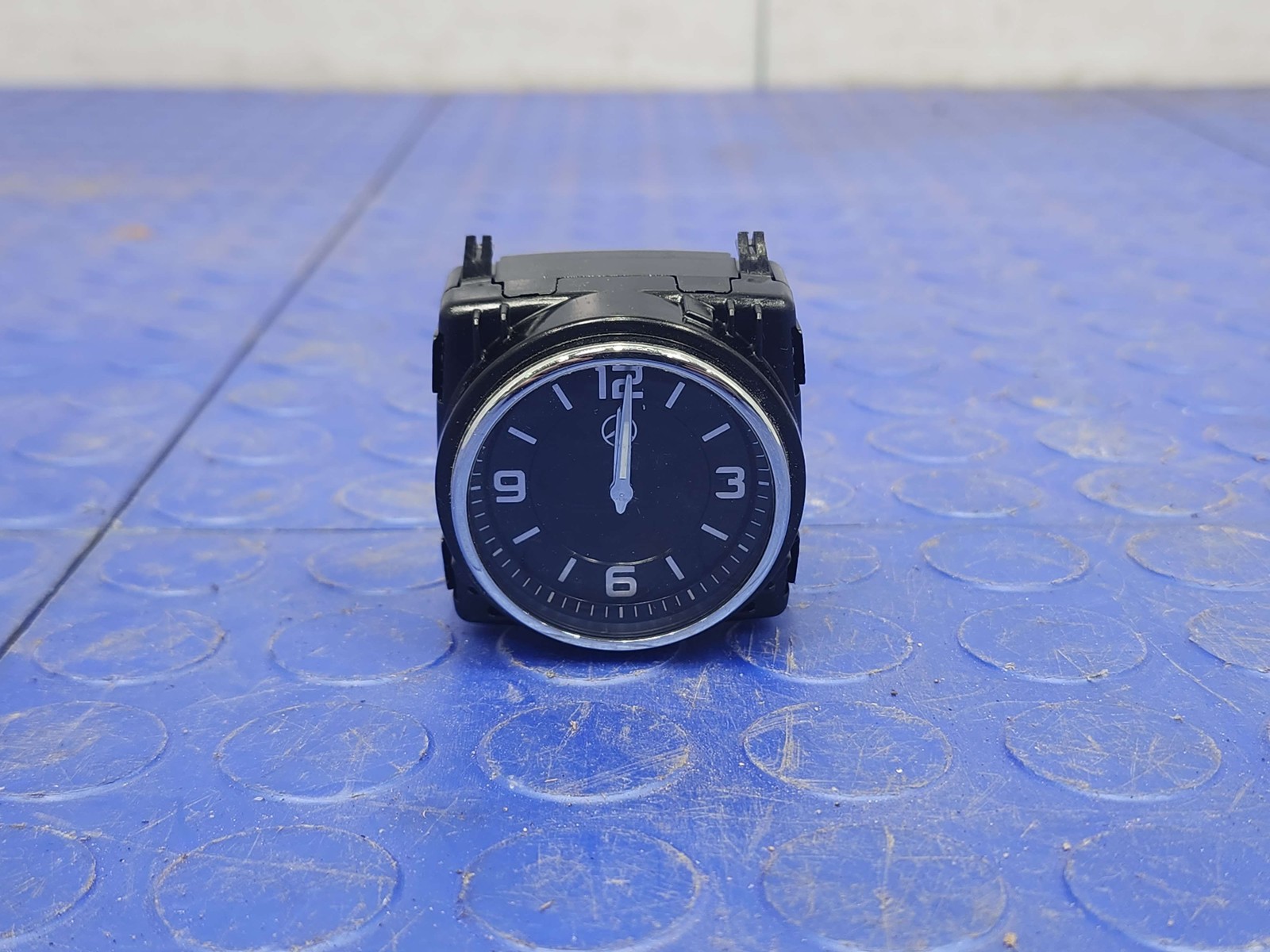 16-23 Mercedes-Benz W205 C-Class Analog Instrument Panel Clock OEM 2138272000