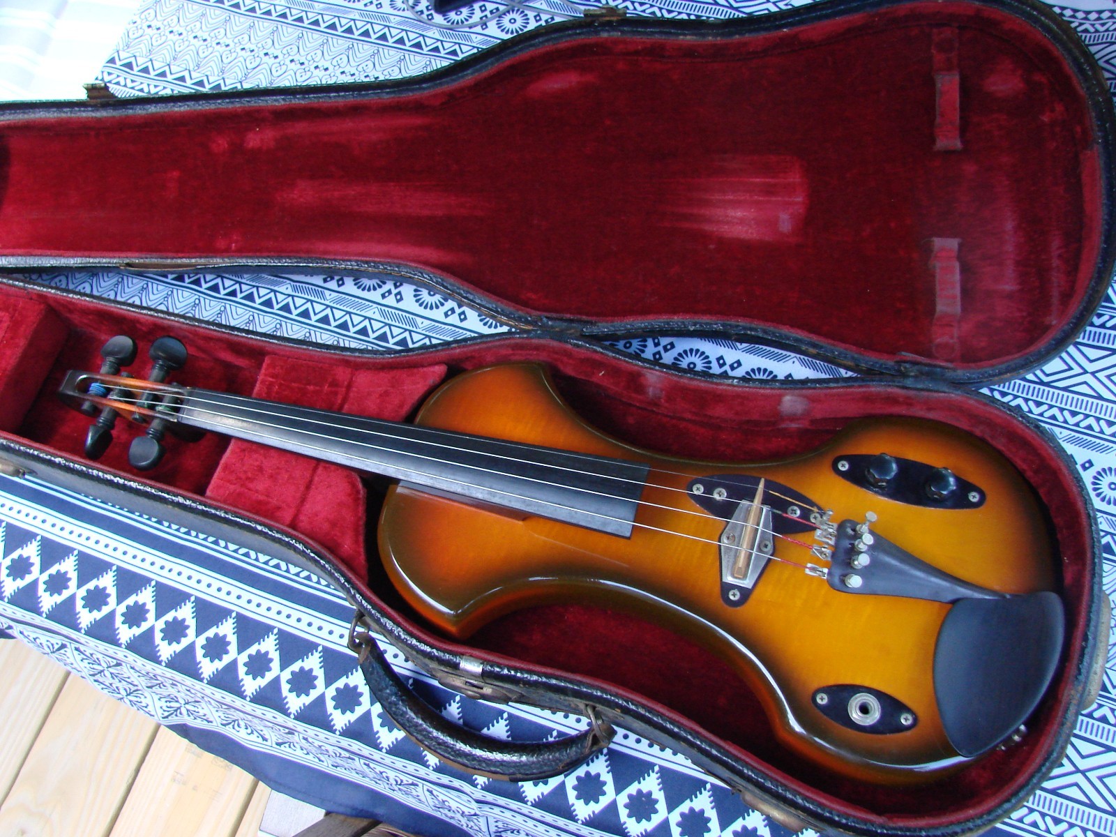 Rare 60\'s Fender FV1 Electric Violin with Case EX condition Rare 60\'s Fender FV1 Electric Violin with Case EX condition