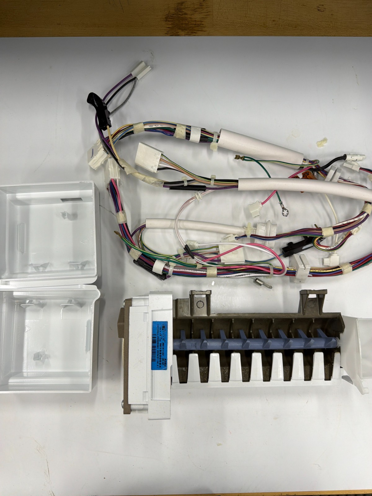 Whirlpool Refrigerator Ice Maker Assembly W10882923 Genuine OEM Brand New Whirlpool Refrigerator Ice Maker Assembly W10882923 Genuine OEM Brand New