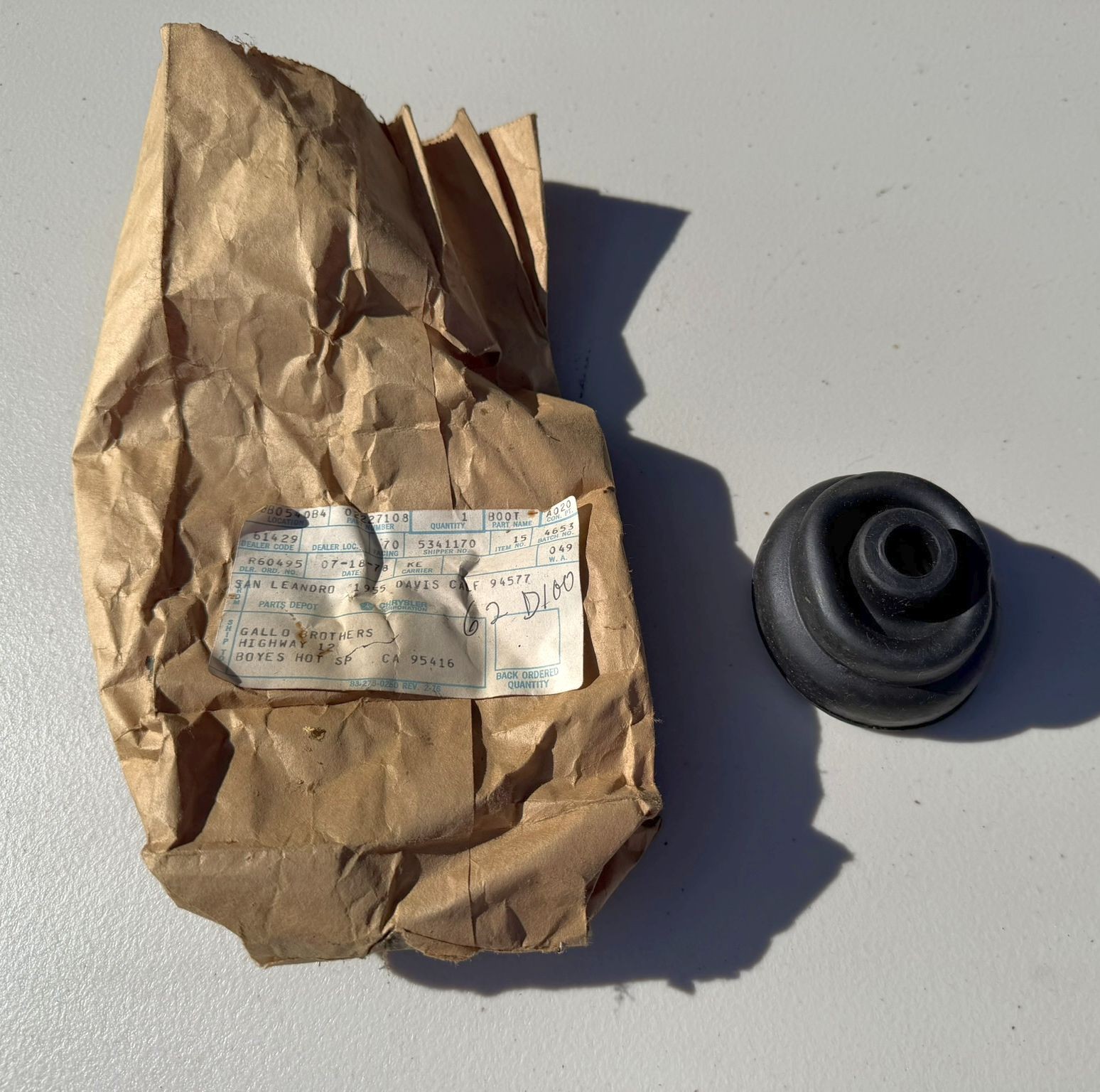 Mopar NOS 1961-76 Dodge Truck 4 Speed Shifter Boot D100 W200 Power Wagon 4x4 PU Mopar NOS 1961-76 Dodge Truck 4 Speed Shifter Boot D100 W200 Power Wagon 4x4 PU