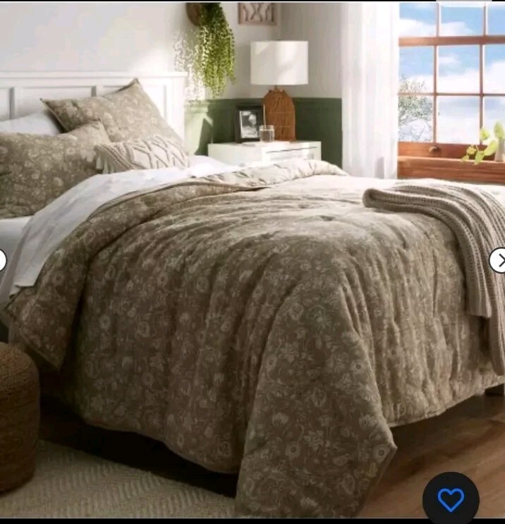 Threshold Full/Queen Size Quilt Set with 2 Standard Shams Lofty Cotton Voile Threshold Full/Queen Size Quilt Set with 2 Standard Shams Lofty Cotton Voile