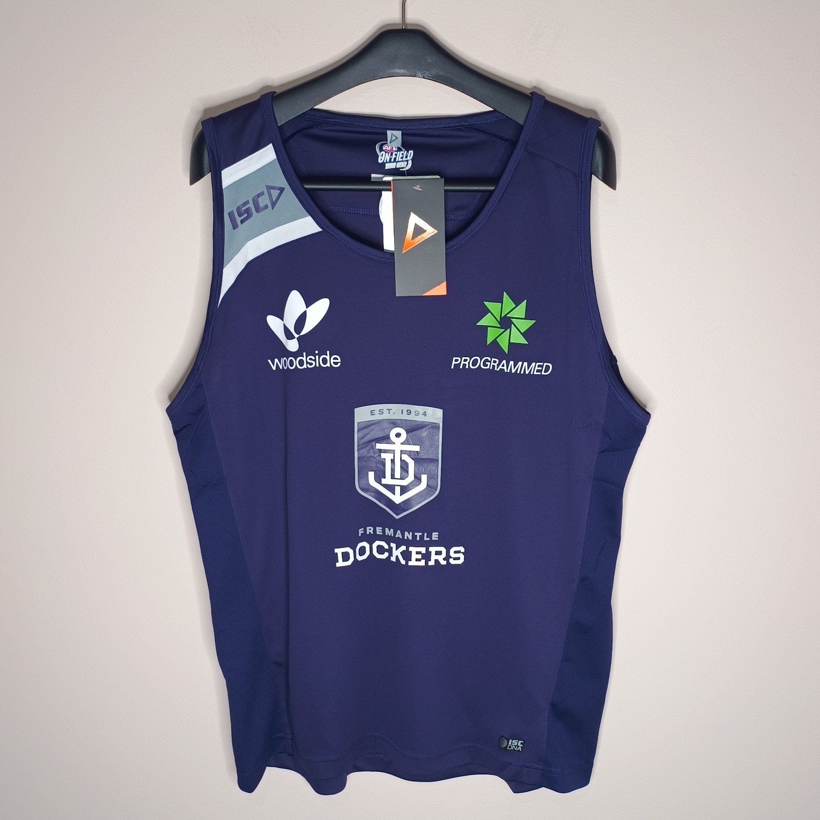 ISC Fremantle Dockers Training Singlet Gym Tank Men\'s Large BNWT AFL Authentic ISC Fremantle Dockers Training Singlet Gym Tank Men\'s Large BNWT AFL Authentic