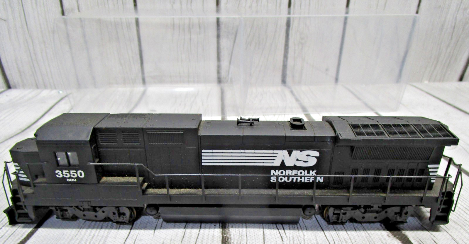 Walthers Trainline Norfolk Southern GE Diesel Locomotive 3550 HO Scale Walthers Trainline Norfolk Southern GE Diesel Locomotive 3550 HO Scale
