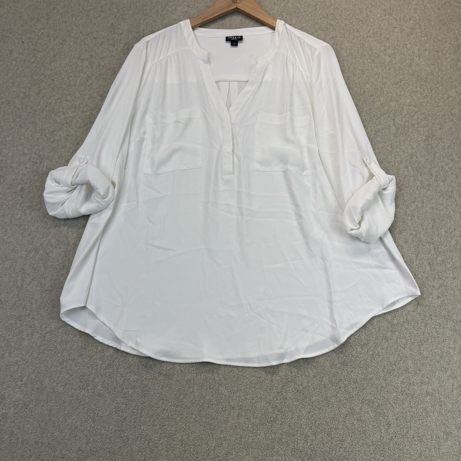 Torrid Women’s Harper White Roll-Tab Sleeve Tunic Blouse Size 1 Torrid Women’s Harper White Roll-Tab Sleeve Tunic Blouse Size 1