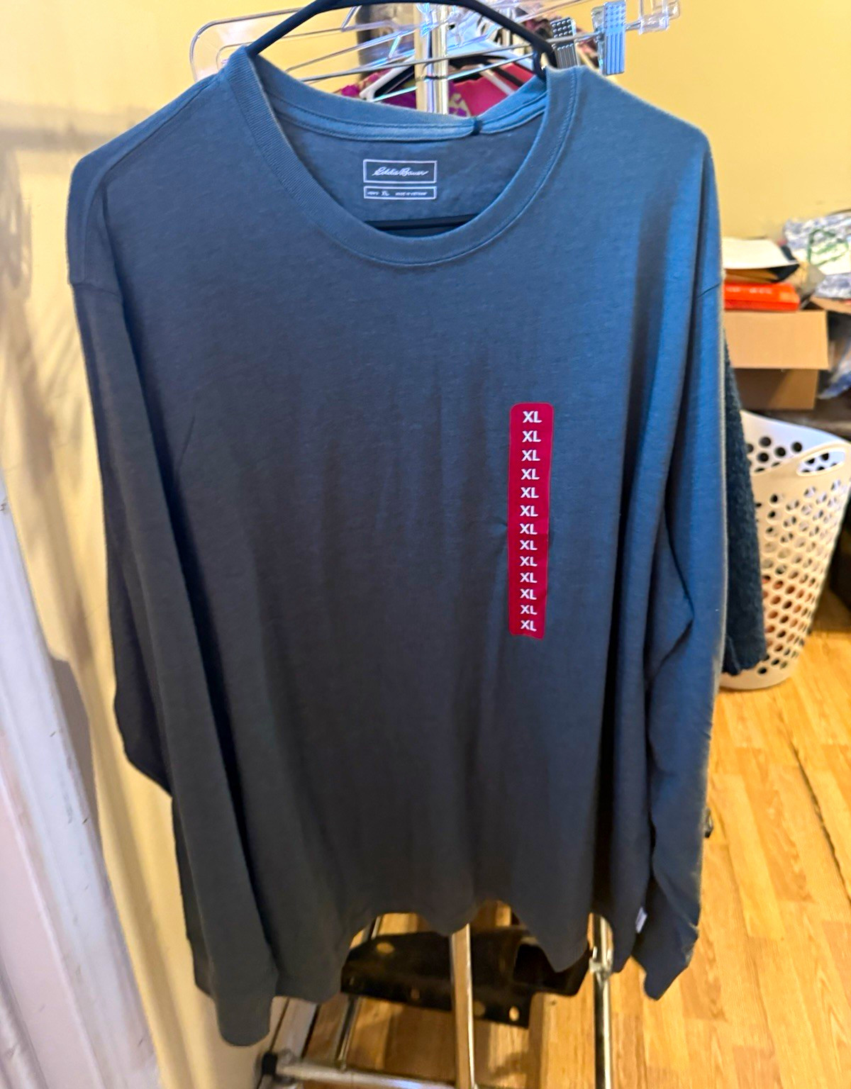 Eddie Bauer Men’s XL Regular Solid Gray Long Sleeve Crew Neck T-Shirt Eddie Bauer Men’s XL Regular Solid Gray Long Sleeve Crew Neck T-Shirt