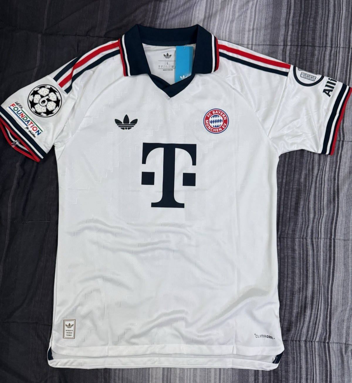#9 KANE Bayern Munich away 26/27 jersey. Player version + UCL badge. Size XL #9 KANE Bayern Munich away 26/27 jersey. Player version + UCL badge. Size XL
