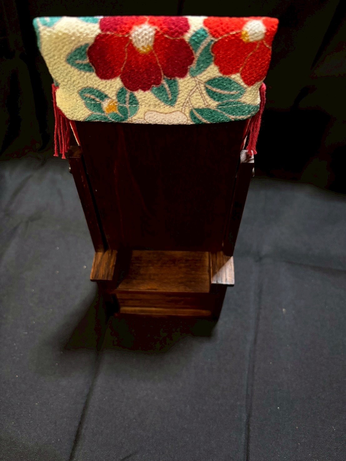 Hime Dressing Table by Kakuta Seibee Shoten Kuroe lacquer, Vermilion lacquer