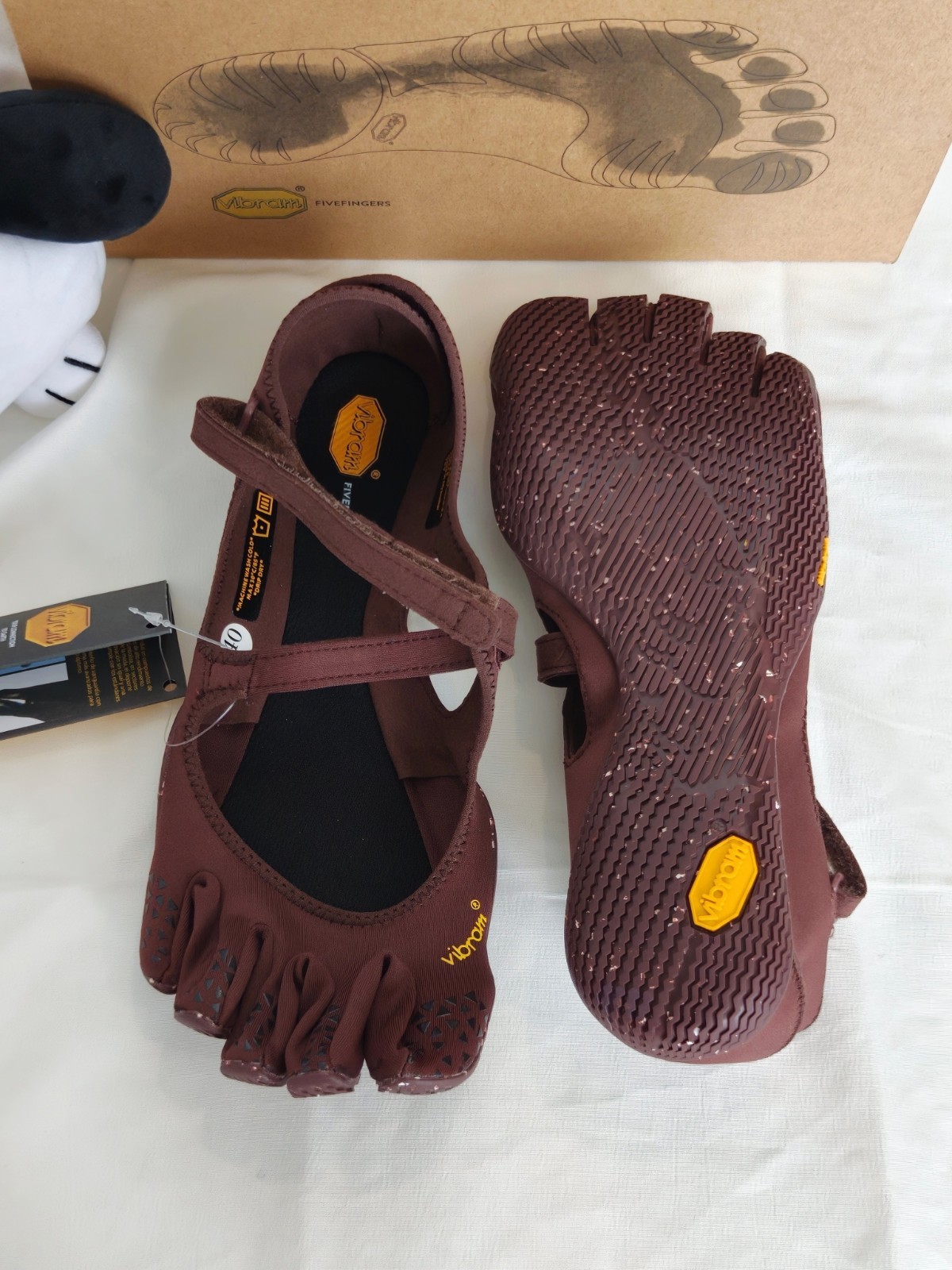 Vibram FiveFingers Women\'s V-Soul Chestnut Brown Barefoot Yoga Gym Sneaker Vibram FiveFingers Women\'s V-Soul Chestnut Brown Barefoot Yoga Gym Sneaker
